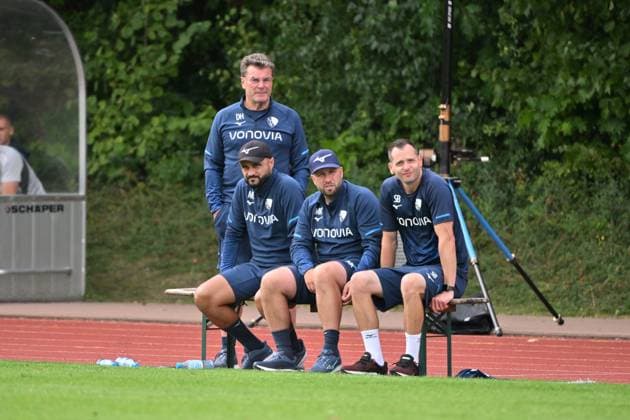 Trainerbank mit Trainer Dieter Hecking (VfL Bochum), Co Trainer Murat Ural (VfL Bochum), Co Trainer Marc-Andre Kruska (VfL Bochum), Sebastian Baumgartner (Torwarttrainer VfL Bochum) 04.09.2025, Fussball 2. Bundesliga, Saison 2025 2026, Testspiel, VfL Bochum - MSV Duisburg 1:0 Bochum Nordrhein Westfalen Deutschland *** Coachs bench with coach Dieter Hecking VfL Bochum , Co coach Murat Ural VfL Bochum , Co coach Marc Andre Kruska VfL Bochum , Sebastian Baumgartner goalkeeper coach VfL Bochum 04 09 2025, Football 2 Bundesliga, Season 2025 2026, Test match, VfL Bochum MSV Duisburg 1 0 Bochum North Rhine-Westphalia Germany Team2