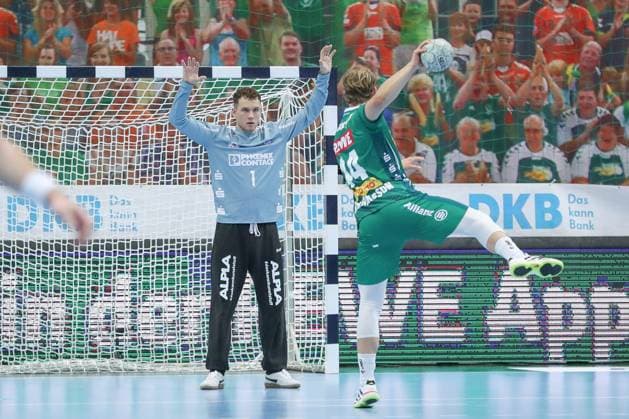 04.09.2025, xgox, Handball - Daikin HBL DHfK Leipzig - TBV Lemgo-Lippe emspor, v.l. Constantin Moestl (Möstl, Lemgo, 1) beim Siebenmeter gegen Blaer Hinriksson (Leipzig, 44) Leipzig