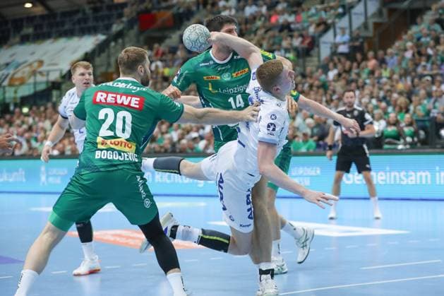 04.09.2025, xgox, Handball - Daikin HBL DHfK Leipzig - TBV Lemgo-Lippe emspor, v.l. Niels Gerardus Versteijnen (Lemgo, 25) wirft Tor, Torschuetze, erzielt Tor, Treffer, scores the goal Leipzig
