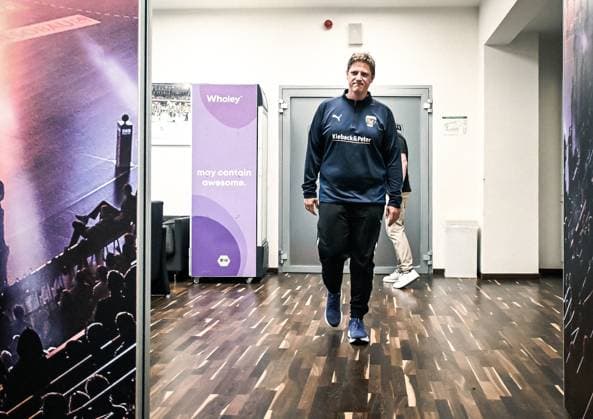 05.09.2025, xlakx, Handball Daikin HBL,Pressekonferenz Fuechse Berlin v.l.Trainer Nicolej Kricka kommt zum Pressegespraech Berlin
