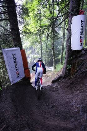 2025 UCI Mountain Bike World Championships Picture by Ed Sykes SWpix.com - 05 09 2025 - Cycling - 2025 UCI Mountain Bike World Championships - Downhill - ChampÃ ry, Valais, Switzerland - Women Junior Downhill - Qualification - Matilda Melton (USA) Copyright: x xSWpix.comx(t axPhotographyxHubxLtd)xEdxSykes SWpix.comx SWP-3030-1661
