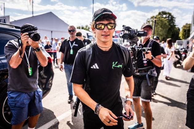 F1 ITALIAN GRAND PRIX FRIDAY Andrea Kimi Antonelli of Italy and Mercedes AMG Petronas F1 Team ahead of friday s practice of the F1 Grand Prix of Italy - Formula 1 Pirelli Gran Premio D Italia 2025 at Autodromo Nazionale Monza Circuit on September 05, 2025, in Monza, Italy. Copyright: xx 080A3200