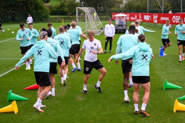 SOCCER - FIFA WC quali, AUT vs CYP WINDISCHGARSTEN,AUSTRIA,05.SEP.25 - SOCCER - FIFA World Cup, WM, Weltmeisterschaft, Fussball 2026, European Qualifiers, group stage, OEFB international match, Länderspiel, Nationalmannschaft Austria vs Cyprus, preview, training AUT. Image shows players of AUT with athletic coach Martin Hämmerle (AUT).  GEPAxpictures xChristianxMoser