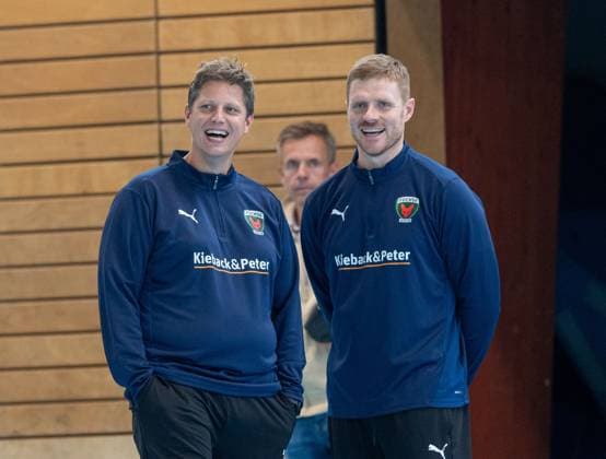 Handball, Herren, Saison 2025 2026, DAIKIN Handball-Bundesliga, Füchse Berlin, Training, v.l. Trainer Nicolej Krickau (Füchse Berlin), Co-Trainer Maximilian Rinderle (Füchse Berlin), 05.09.2025, Copyright: xSebastianxRäppold MatthiasxKochx
