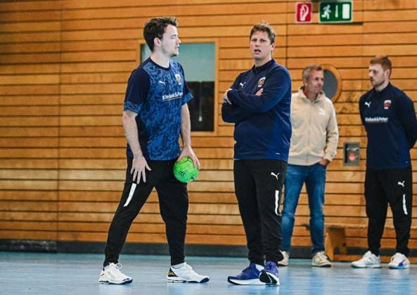 05.09.2025, xlakx, Handball Daikin HBL,Training Fuechse Berlin v.l. Hakun West Av Teigum (Fuechse Berlin), Nicolej Krickau (Fuechse Berlin Trainer) im Gespraech Berlin