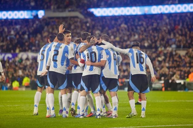 September 4, 2025, Buenos Aires, Argentina: Lionel Messi of Argentina celebrates with his teammates after scoring a goal during the FIFA World Cup, WM, Weltmeisterschaft, Fussball Qualifier between Argentina and Venezuela at MAS Monumental Stadium. Final score: Argentina 3 - 0 Venezuela Buenos Aires Argentina - ZUMAs197 20250904_aaa_s197_662 Copyright: xPatriciaxPÃ rezxFerrarox