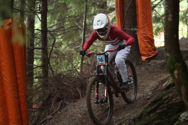 05 09 2025, ChampÃ ry, ChampÃ ry 2025 UCI Mountain Bike World Championships, Rosa Jensen (DEN) during the Junior Women s Downhill qualification ChampÃ ry Grand Paradis Valais Switzerland Copyright: xJustPictures.ch FrancescoxMinghettix jp-en-FrMi-MNG_2009