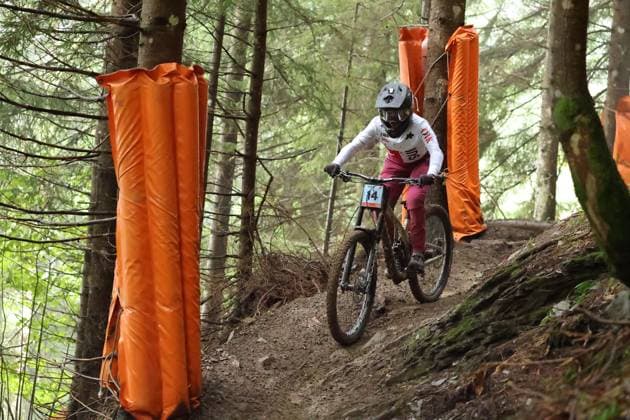 05 09 2025, ChampÃ ry, ChampÃ ry 2025 UCI Mountain Bike World Championships, Gianna Nef (SUI) during the Junior Women s Downhill qualification ChampÃ ry Grand Paradis Valais Switzerland Copyright: xJustPictures.ch FrancescoxMinghettix jp-en-FrMi-MNG_2089