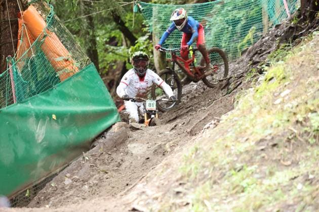 05 09 2025, ChampÃ ry, ChampÃ ry 2025 UCI Mountain Bike World Championships, Kamil Tymon (POL) 81 and Filippo Turatti (ITA) 80 during the Junior Men s Downhill qualification ChampÃ ry Grand Paradis Valais Switzerland Copyright: xJustPictures.ch FrancescoxMinghettix jp-en-FrMi-MNG_2353