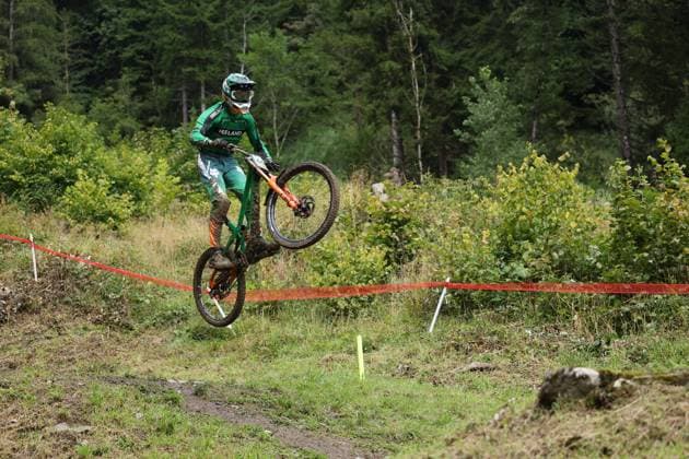 05 09 2025, ChampÃ ry, ChampÃ ry 2025 UCI Mountain Bike World Championships, Darragh Ryan (IRL) during the Junior Men s Downhill qualification ChampÃ ry Grand Paradis Valais Switzerland Copyright: xJustPictures.ch FrancescoxMinghettix jp-en-FrMi-MNG_2639