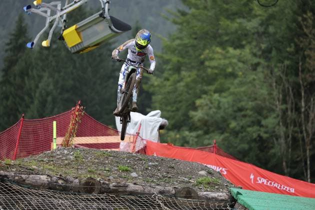 05 09 2025, ChampÃ ry, ChampÃ ry 2025 UCI Mountain Bike World Championships, Stan Nisbet (GBR) during the Junior Men s Downhill qualification ChampÃ ry Grand Paradis Valais Switzerland Copyright: xJustPictures.ch FrancescoxMinghettix jp-en-FrMi-MNG_2775