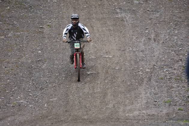 05 09 2025, ChampÃ ry, ChampÃ ry 2025 UCI Mountain Bike World Championships, Seppy Binsbergen (NZL) during the Junior Men s Downhill qualification ChampÃ ry Grand Paradis Valais Switzerland Copyright: xJustPictures.ch FrancescoxMinghettix jp-en-FrMi-MNG_2927
