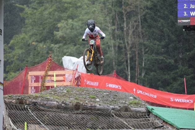 05 09 2025, ChampÃ ry, ChampÃ ry 2025 UCI Mountain Bike World Championships, Raoul Schneeberger (SUI) during the Junior Men s Downhill qualification ChampÃ ry Grand Paradis Valais Switzerland Copyright: xJustPictures.ch FrancescoxMinghettix jp-en-FrMi-MNG_3098