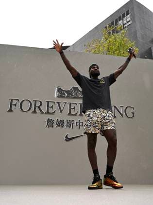 CHENGDU, CHINA - SEPTEMBER 05: NBA, Basketball Herren, USA star LeBron James attends a fan meeting during his 2025 China Tour on September 5, 2025 in Chengdu, Sichuan Province of China.  Copyright: xVCGx 111589027270