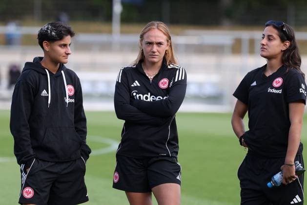 2025.09.05 xJFx Fussball Google Pixel Frauen-Bundesliga Saison 2025 2026 Eintracht Frankfurt - SGS Essen v.l., Dilara Acikgoez (Eintracht Frankfurt), Lisanne Graewe (Eintracht Frankfurt), Ilayda Acikgoez (Eintracht Frankfurt) (DFL DFB REGULATIONS PROHIBIT ANY USE OF PHOTOGRAPHS as IMAGE SEQUENCES and or QUASI-VIDEO) Copyright: JoaquimxFerreira