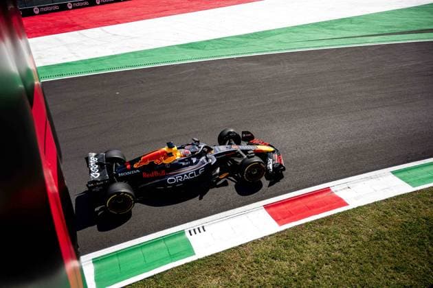 F1 - ITALIAN GRAND PRIX 2025 01 VERSTAPPEN Max (nld), Red Bull Racing RB21, action during the 2025 Formula 1 Pirelli Grand Premio d™Italia, 2025 Italian Grand Prix, 16th round of the 2025 FIA Formula One World Championship, WM, Weltmeisterschaft from September 5 to 7, 2025 on the Autodromo Nazionale Monza, in Monza, Italy - MonzaItaly  Copyright: xALBERTOxVIMERCATIx