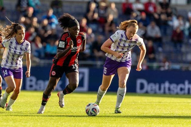 2025.09.05 xJFx Fussball Google Pixel Frauen-Bundesliga Saison 2025 2026 Eintracht Frankfurt - SGS Essen v.l., Nicole Anyomi (Eintracht Frankfurt), Laura Pucks (SGS Essen), Zweikampf, Action, Aktion, Battles for the Ball (DFL DFB REGULATIONS PROHIBIT ANY USE OF PHOTOGRAPHS as IMAGE SEQUENCES and or QUASI-VIDEO) Copyright: JoaquimxFerreira