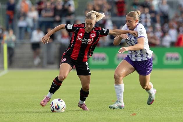 2025.09.05 xJFx Fussball Google Pixel Frauen-Bundesliga Saison 2025 2026 Eintracht Frankfurt - SGS Essen v.l., Nadine Andrina Riesen (Eintracht Frankfurt), Ramona Maier (SGS Essen), Zweikampf, Action, Aktion, Battles for the Ball (DFL DFB REGULATIONS PROHIBIT ANY USE OF PHOTOGRAPHS as IMAGE SEQUENCES and or QUASI-VIDEO) Copyright: JoaquimxFerreira
