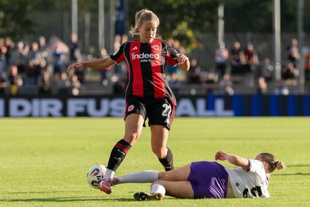 2025.09.05 xJFx Fussball Google Pixel Frauen-Bundesliga Saison 2025 2026 Eintracht Frankfurt - SGS Essen v.l., Nadine Andrina Riesen (Eintracht Frankfurt), Paula Flach (SGS Essen) Zweikampf, Action, Aktion, Battles for the Ball (DFL DFB REGULATIONS PROHIBIT ANY USE OF PHOTOGRAPHS as IMAGE SEQUENCES and or QUASI-VIDEO) Copyright: JoaquimxFerreira