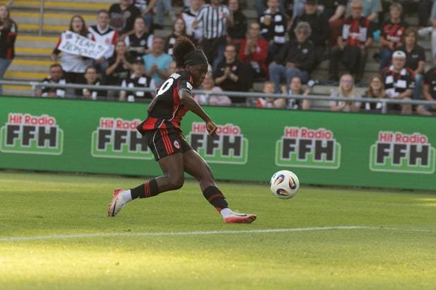 2025.09.05 xJFx Fussball Google Pixel Frauen-Bundesliga Saison 2025 2026 Eintracht Frankfurt - SGS Essen v.l., Nicole Anyomi (Eintracht Frankfurt) schiesst das Tor zum 1:0 (DFL DFB REGULATIONS PROHIBIT ANY USE OF PHOTOGRAPHS as IMAGE SEQUENCES and or QUASI-VIDEO) Copyright: JoaquimxFerreira