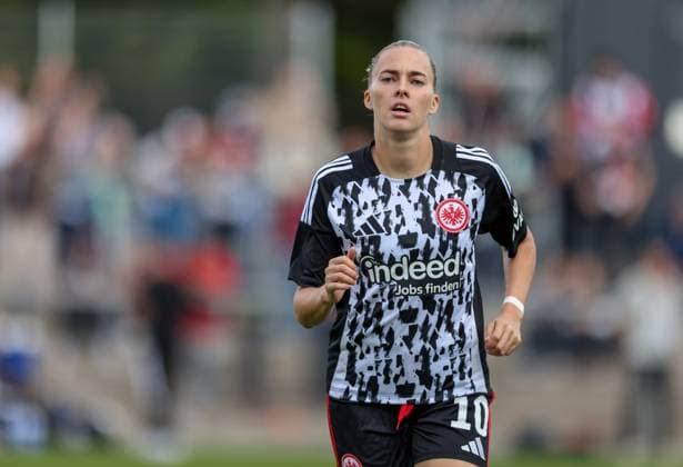 DEU, Frankfurt, Eintracht Frankfurt vs SGS Essen, Google Pixel Frauen Bundesliga DFB, Saison 2526, Stadion am Bretanobad, 1. Spieltag, im Bild: Laura Freigang (Eintracht Frankfurt 10) DFB DFL REGULATIONS PROHIBIT ANY USE OF PHOTOGRAPHS AS IMAGE SEQUENCES AND OR QUASI-VIDEO, 05.09.2025, Copyright: HMBxMedia HendrikxHamelau
