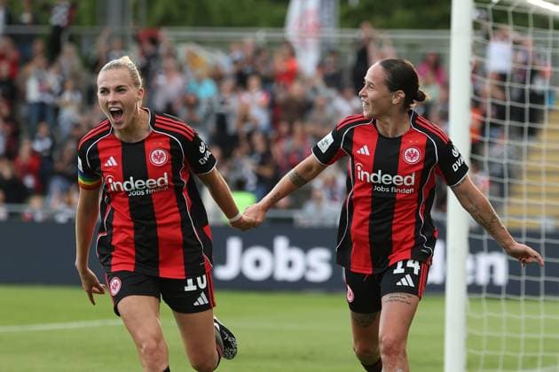 2025.09.05 xJFx Fussball Google Pixel Frauen-Bundesliga Saison 2025 2026 Eintracht Frankfurt - SGS Essen v.l., Laura Freigang (Eintracht Frankfurt), GÃ raldine Reuteler (Eintracht Frankfurt), Torjubel, Goal celebration, celebrate the goal (DFL DFB REGULATIONS PROHIBIT ANY USE OF PHOTOGRAPHS as IMAGE SEQUENCES and or QUASI-VIDEO) Copyright: JoaquimxFerreira