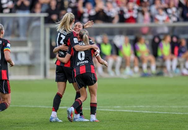 DEU, Frankfurt, Eintracht Frankfurt vs SGS Essen, Google Pixel Frauen Bundesliga DFB, Saison 2526, Stadion am Bretanobad, 1. Spieltag, im Bild: Amanda Ilestedt (Eintracht Frankfurt 13) erzielt das Tor zum 3:0, Jubel und Freude, Erëleta Memeti (Eintracht Frankfurt 27) DFB DFL REGULATIONS PROHIBIT ANY USE OF PHOTOGRAPHS AS IMAGE SEQUENCES AND OR QUASI-VIDEO, 05.09.2025, Copyright: HMBxMedia HendrikxHamelau