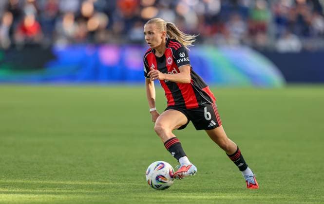DEU, Frankfurt, Eintracht Frankfurt vs SGS Essen, Google Pixel Frauen Bundesliga DFB, Saison 2526, Stadion am Bretanobad, 1. Spieltag, im Bild: Elisa Senß (Eintracht Frankfurt 6) DFB DFL REGULATIONS PROHIBIT ANY USE OF PHOTOGRAPHS AS IMAGE SEQUENCES AND OR QUASI-VIDEO, 05.09.2025, Copyright: HMBxMedia HendrikxHamelau