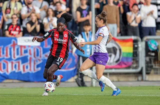DEU, Frankfurt, Eintracht Frankfurt vs SGS Essen, Google Pixel Frauen Bundesliga DFB, Saison 2526, Stadion am Bretanobad, 1. Spieltag, im Bild v.l.n.r: Nicole Anyomi (Eintracht Frankfurt 19), Jacqueline Meißner (SGS Essen 16) DFB DFL REGULATIONS PROHIBIT ANY USE OF PHOTOGRAPHS AS IMAGE SEQUENCES AND OR QUASI-VIDEO, 05.09.2025, Copyright: HMBxMedia HendrikxHamelau