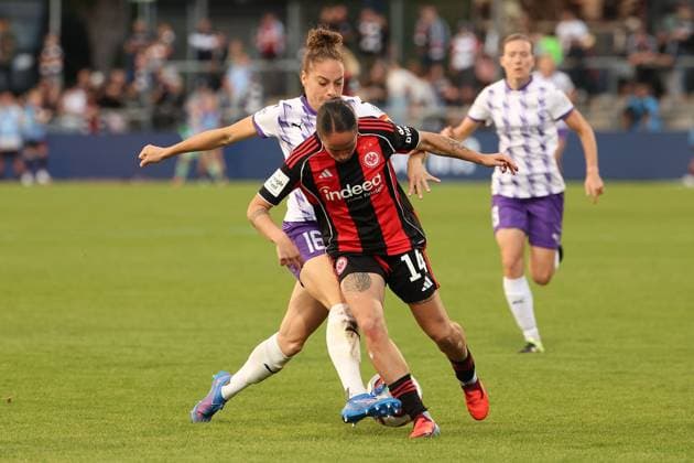 2025.09.05 xJFx Fussball Google Pixel Frauen-Bundesliga Saison 2025 2026 Eintracht Frankfurt - SGS Essen v.l., Jacqueline Meißner (SGS Essen), GÃ raldine Reuteler (Eintracht Frankfurt) Zweikampf, Action, Aktion, Battles for the Ball (DFL DFB REGULATIONS PROHIBIT ANY USE OF PHOTOGRAPHS as IMAGE SEQUENCES and or QUASI-VIDEO) Copyright: JoaquimxFerreira