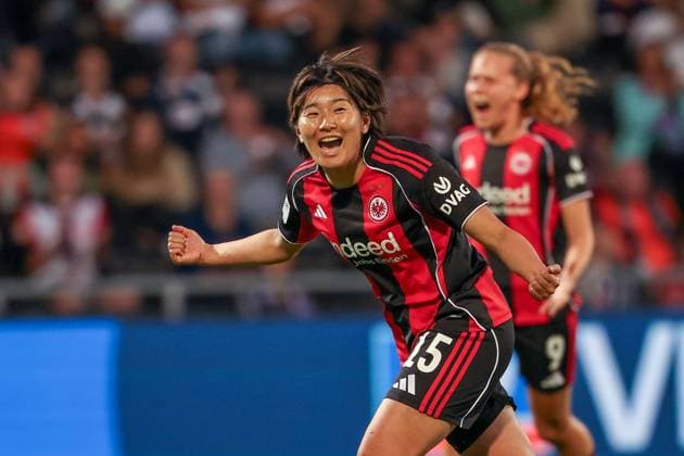 2025.09.05 xJFx Fussball Google Pixel Frauen-Bundesliga Saison 2025 2026 Eintracht Frankfurt - SGS Essen v.l., Remina Chiba (Eintracht Frankfurt) Elfmeter und Tor zum 5:0 Remina Chiba (Eintracht Frankfurt), Torjubel, Goal celebration, celebrate the goal (DFL DFB REGULATIONS PROHIBIT ANY USE OF PHOTOGRAPHS as IMAGE SEQUENCES and or QUASI-VIDEO) Copyright: JoaquimxFerreira