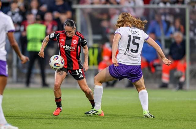 DEU, Frankfurt, Eintracht Frankfurt vs SGS Essen, Google Pixel Frauen Bundesliga DFB, Saison 2526, Stadion am Bretanobad, 1. Spieltag, im Bild v.l.n.r: GÃ raldine Reuteler (Eintracht Frankfurt 14), Laura Pucks (SGS Essen 15) DFB DFL REGULATIONS PROHIBIT ANY USE OF PHOTOGRAPHS AS IMAGE SEQUENCES AND OR QUASI-VIDEO, 05.09.2025, Copyright: HMBxMedia HendrikxHamelau