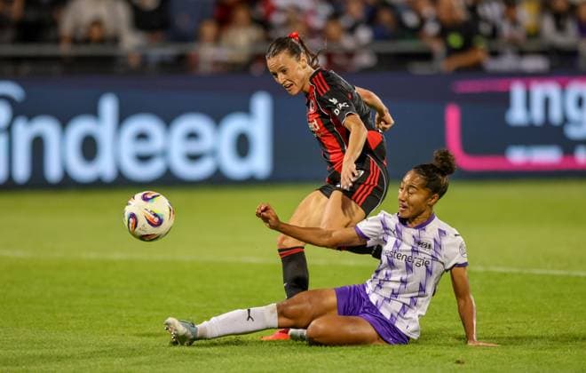 DEU, Frankfurt, Eintracht Frankfurt vs SGS Essen, Google Pixel Frauen Bundesliga DFB, Saison 2526, Stadion am Bretanobad, 1. Spieltag, im Bild: Hayley Raso (Eintracht Frankfurt 7), Vanessa Fürst (SGS Essen 8) DFB DFL REGULATIONS PROHIBIT ANY USE OF PHOTOGRAPHS AS IMAGE SEQUENCES AND OR QUASI-VIDEO, 05.09.2025, Copyright: HMBxMedia HendrikxHamelau
