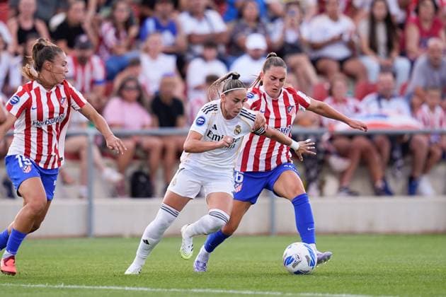 September 5, 2025, Madrid, Madrid, Spain: Athenea del Castillo of Real Madrid and Vilde Boe Risa of Atletico Madrid compete for the ball during the Spanish Women League, Liga F, football match played between Atletico de Madrid and Real Madrid at Centro Deportivo Alcala de Henares on September 5, 2025 in Madrid, Spain. Madrid Spain - ZUMAa181 20250905_zaa_a181_016 Copyright: xDennisxAgyemanx