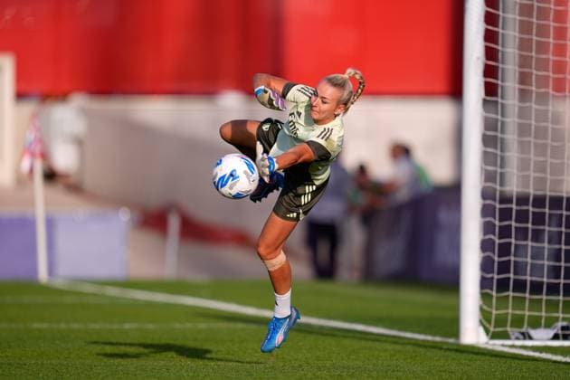 September 5, 2025, Madrid, Madrid, Spain: Merle Frohms of Real Madrid warms up during the Spanish Women League, Liga F, football match played between Atletico de Madrid and Real Madrid at Centro Deportivo Alcala de Henares on September 5, 2025 in Madrid, Spain. Madrid Spain - ZUMAa181 20250905_zaa_a181_002 Copyright: xDennisxAgyemanx