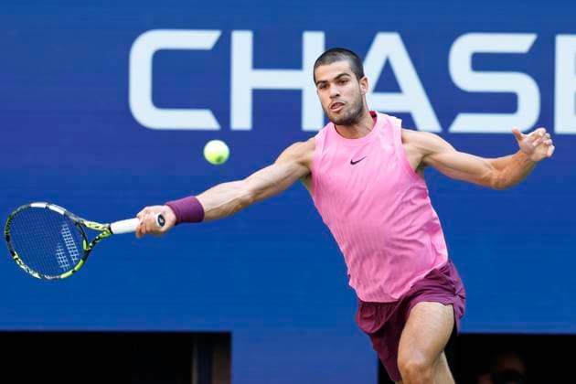 Carlos Alcaraz of Spain returns the ball to Novak Djokovic of Serbia in the 1st set in a Men s semifinal match at the 2025 US Open Tennis Championship at the USTA Billie Jean King National Tennis Center in New York City on Friday, September 5, 2025.  NYP20250905905 JOHNxANGELILLO