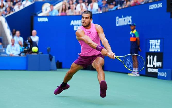 Carlos Alcaraz in semi final action 2025 US Open, Day Thirteen, USTA Billie Jean King National Tennis Center, New York, USA - 05 Sept 2025New York USTA Billie Jean King National T New York (NY) United States of America  Copyright: xJavierxGarcia Shutterstockx 15467793f