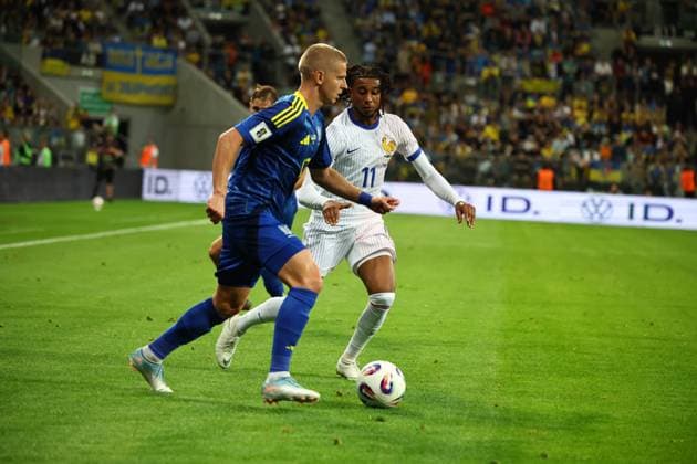 Ukraine v France - FIFA World Cup, WM, Weltmeisterschaft, Fussball 2026 Qualifier Manu Olise and Oleksandr Zinchenko participate in the match between Ukraine and France during the European Qualifiers for the World Cup 2026 in Wroclaw, Poland, on September 5, 2025. Wroclaw Poland  Copyright: xMateuszxBireckix originalFilename:birecki-european250905_npzPL.jpg