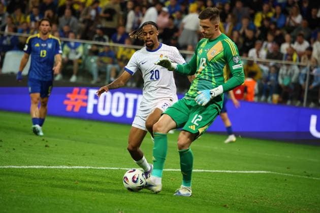 September 5, 2025, Wroclaw, Lower Silesia, Poland: BRADLEY BARCOLA , ANATOLIY TRUBIN during match between Ukraine and France - European Qualifiers World Cup 2026, September 5, 2025. Wroclaw, Poland Wroclaw Poland - ZUMAb265 20250905_zsp_b265_077 Copyright: xMateuszxBireckix