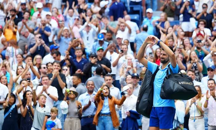 Novak Djokovic says farewell to Arthur Ashe Court after his semi final defeat to Carlos Alcaraz 2025 US Open, Day Thirteen, USTA Billie Jean King National Tennis Center, New York, USA - 05 Sept 2025New York USTA Billie Jean King National T New York (NY) United States of America  Copyright: xJavierxGarcia Shutterstockx 15467793i