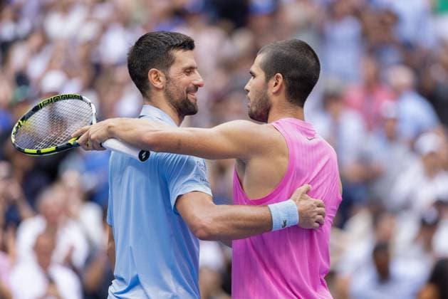 L-R. Novak Djokovic (SRB) gratuliert dem Sieger Carlos Alcaraz (ESP), US Open Championships 2023, USTA Billie Jean King National Tennis Center, Flushing Meadows, New York, USA . Copyright: xJuergenxHasenkopfx
