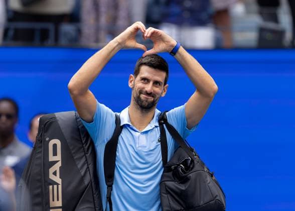 Novak Djokovic (SRB) verabschiedet sich von den Zuschauern, Fans nach der Niederlage, US Open Championships 2023, USTA Billie Jean King National Tennis Center, Flushing Meadows, New York, USA . Copyright: xJuergenxHasenkopfx