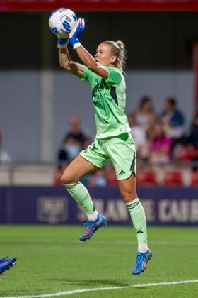 September 6, 2025, Alcala De Henares, Madrid, Spain: MERLE FROHMS of Real Madrid Femenino CF during the match belonging to La LigaF season 25 26 soccer Ã¢â‚¬oeATLETICO DE MADRID FEM - REAL MADRID FEMÃ¢â‚¬Â held on September 05, 2025, at the Centro deportivo Alcala de Henares, Madrid, Spain. Alcala De Henares Spain - ZUMAc312 20250906_zsp_c312_017 Copyright: xOscarxManuelxSanchezx