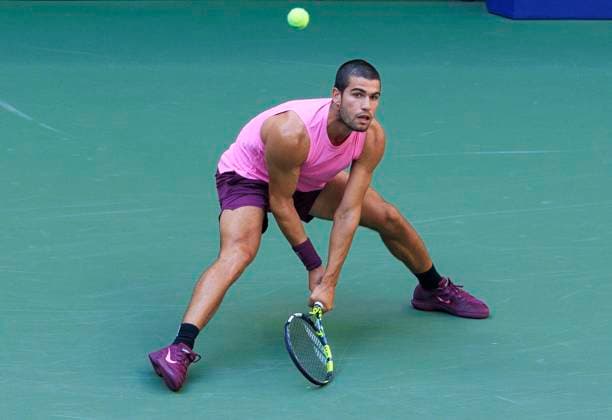 September 5, 2025, Flushing Meadows, New York, USA: Carlos Alcaraz scoops a double backhand return during her semifinals match against Novak Djokovic on Day 13 of the 2025 US Open at USTA Billie Jean King National Tennis Center on Friday September 5, 2025 in the Flushing neighborhood of the Queens borough of New York City. JAVIER ROJAS PI Flushing Meadows USA - ZUMAp124 20250905_zaa_p124_050 Copyright: xJavierxRojasx