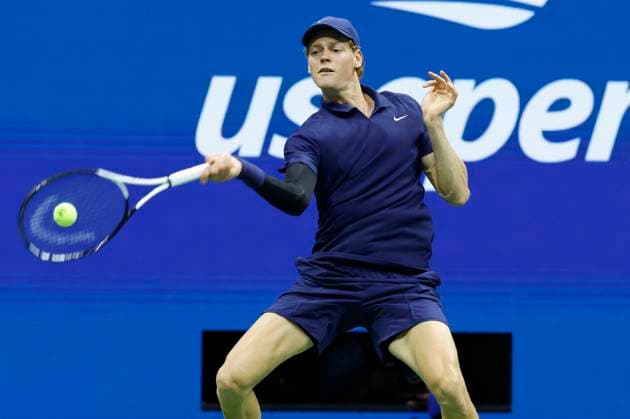 Jannik Sinner of Italy hits a return to Felix Auger-Aliassime of Canada in the 1st set in a Men s semifinal match at the 2025 US Open Tennis Championship at the USTA Billie Jean King National Tennis Center in New York City on Friday, September 5, 2025.  NYP20250905803 JOHNxANGELILLO