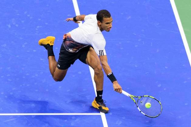 September 5, 2025, Flushing Meadows, New York, USA: Felix Auger-Aliassime hits a backhand short ball during his semifinals match against Jannik Sinner on Day 13 of the 2025 US Open at USTA Billie Jean King National Tennis Center on Friday September 5, 2025 in the Flushing neighborhood of the Queens borough of New York City. JAVIER ROJAS PI Flushing Meadows USA - ZUMAp124 20250905_zaa_p124_103 Copyright: xJavierxRojasx