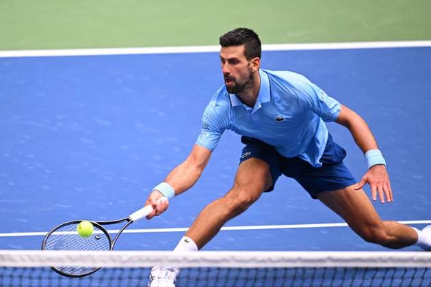 (250906) -- NEW YORK, Sept. 6, 2025 -- Novak Djokovic hits a return during the men s singles semifinal match between Novak Djokovic of Serbia and Carlos Alcaraz of Spain at the 2025 US Open tennis championships in New York, the United States, Sept. 5, 2025. ) (SP)U.S.-NEW YORK-TENNIS-US OPEN-MEN S SINGLES-SEMIFINALS LixRui 