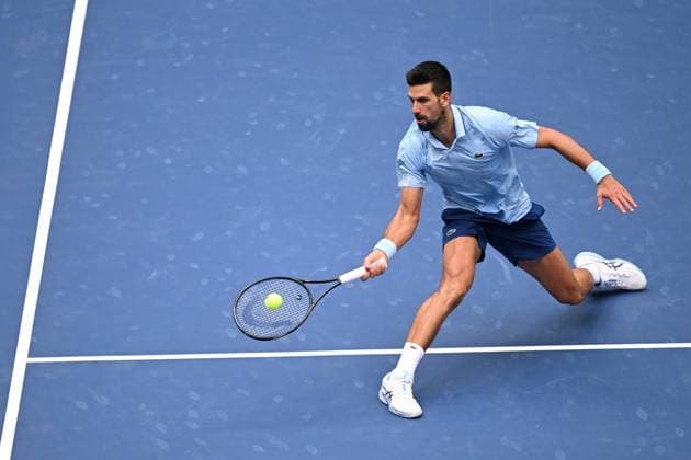 (250906) -- NEW YORK, Sept. 6, 2025 -- Novak Djokovic hits a return during the men s singles semifinal match between Novak Djokovic of Serbia and Carlos Alcaraz of Spain at the 2025 US Open tennis championships in New York, the United States, Sept. 5, 2025. ) (SP)U.S.-NEW YORK-TENNIS-US OPEN-MEN S SINGLES-SEMIFINALS LixRui 