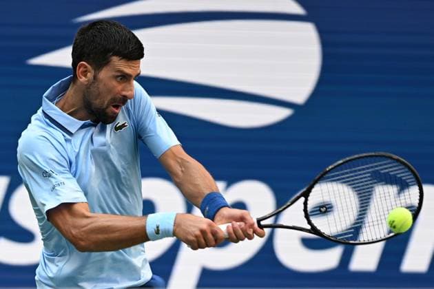 (250906) -- NEW YORK, Sept. 6, 2025 -- Novak Djokovic hits a return during the men s singles semifinal match between Novak Djokovic of Serbia and Carlos Alcaraz of Spain at the 2025 US Open tennis championships in New York, the United States, Sept. 5, 2025. ) (SP)U.S.-NEW YORK-TENNIS-US OPEN-MEN S SINGLES-SEMIFINALS LixRui 