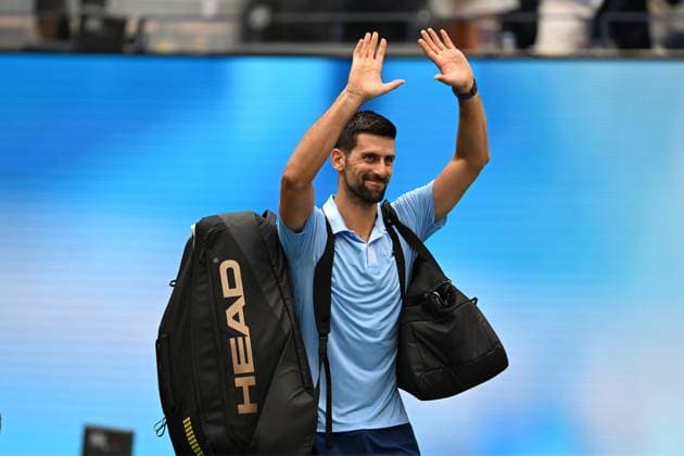 (250906) -- NEW YORK, Sept. 6, 2025 -- Novak Djokovic greets spectators after the men s singles semifinal match between Novak Djokovic of Serbia and Carlos Alcaraz of Spain at the 2025 US Open tennis championships in New York, the United States, Sept. 5, 2025. ) (SP)U.S.-NEW YORK-TENNIS-US OPEN-MEN S SINGLES-SEMIFINALS LixRui 
